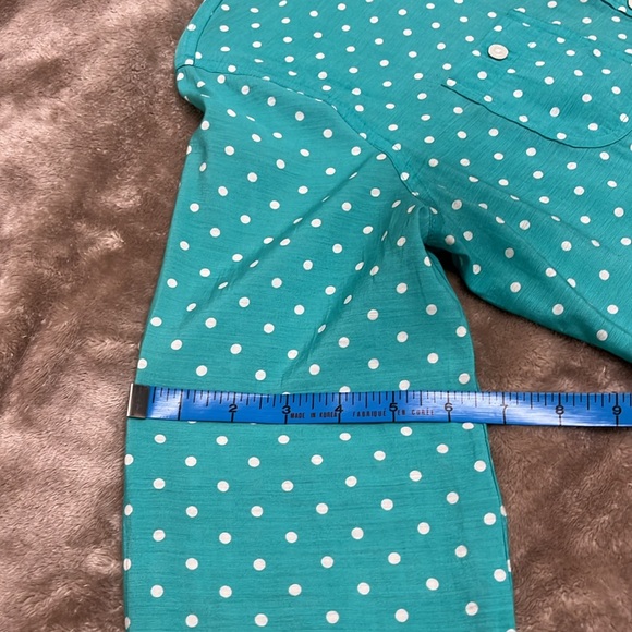 VanHeusan Studio blouse.  Fresh polka dots and nice pocket detail. - Picture 7 of 7